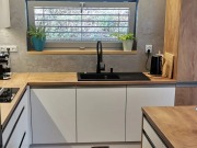 Korpus BR BÍLÁ PERLIČKA 8100 PE_NK BÍLÁ PERLIČKA 8100 PE+DUB ENDGRAIN KLASIK K5414 AW_PD-K5414 AW DUB ENDGRAIN KLASIK