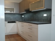 Korpus Bílá perl. W980 ST2_NK Bílá lesk fólie sklo Lacomat_PD_ZP Beton tm.F275 ST9