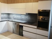 Korpus BR BÍLÁ PERLIČKA SPAN 605 PE_NK BR BÍLÁ HLADKÁ SPAN 605 SM+úchyt. Profil UK5 nerez_PD+ZP-4299 UE DARK ATELIER