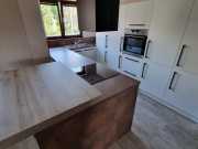 Korpus-BR-BILA-PERLICKA-SPAN-605_NK-SNOW-WHITE-8685-BS_Bar.-pult-DUB-MODERN-K5282-AN_PDZP-45274-DC-CORTEN