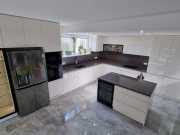 Korpus-JASMIN-564-PE-NK-LAK-LESK-RAL9001-PDZP-CORIAN-COCOA-BROWN