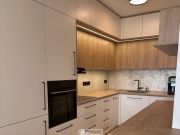 Korpus ŠEDÁ PERLIČKA 112 PE_NK MANDLOVÁ JASMÍN 564 PE_Skříňky+PD-H3730 ST10 HICKORY PŘÍRODNÍ..