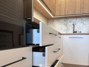 Korpus ŠEDÁ PERLIČKA 112 PE_NK MANDLOVÁ JASMÍN 564 PE_Skříňky+PD-H3730 ST10 HICKORY PŘÍRODNÍ..