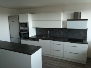 Korpus W980 SM_NK Lak mat Ral 9010 Tvar R2_PD Beton tm.šedá F275_ZP Beton sv. šedá F274 ST9